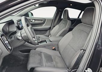 Volvo EC40 Single Motor Ext. Range Ultra Black Edition | TIJDELIJK EUR 2950,- Korting | Stoelverwarming | Harman/Kardon Audio | Elektrisch verstelbare stoelen | Extra getint glas |