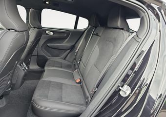 Volvo EC40 Single Motor Ext. Range Ultra Black Edition | TIJDELIJK EUR 2950,- Korting | Stoelverwarming | Harman/Kardon Audio | Elektrisch verstelbare stoelen | Extra getint glas |