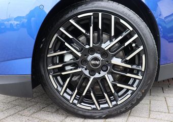 Mini COOPER Mini E Favoured L 40.7 kWh 18 inch/ Stuurwiel verwarming/ Comfort Access/ panoramadak/ Harman-Kardon/ Panoramadak