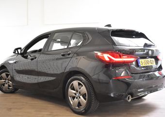 BMW 1-SERIE 118I INTRODUCTION EDITION CARPLAY/PDC/VIRTUAL