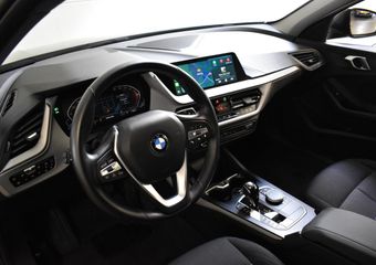 BMW 1-SERIE 118I INTRODUCTION EDITION CARPLAY/PDC/VIRTUAL