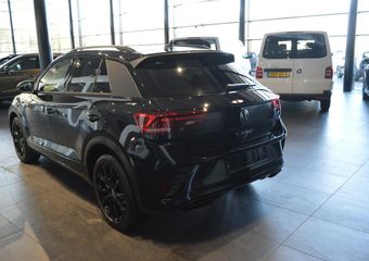Volkswagen T-Roc 1.5 TSI 3X R-LINE Black Style navi camera keyless 18 inch !!