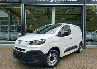 Fiat DOBLO L1 1.5 BlueHDI 100pk | GEEN BPM | 3-zits | Houten afwerking laadruimte | NAVI | Multimedia | Apple Carplay | Android Auto | DAB+ | Achteruitrijcamera | Dode hoek detectie | Parkeersensoren voor- en achter | Licht- en regensensor | Bestuurdersstoel comfort