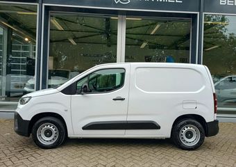 Fiat DOBLO L1 1.5 BlueHDI 100pk | GEEN BPM | 3-zits | Houten afwerking laadruimte | NAVI | Multimedia | Apple Carplay | Android Auto | DAB+ | Achteruitrijcamera | Dode hoek detectie | Parkeersensoren voor- en achter | Licht- en regensensor | Bestuurdersstoel comfort