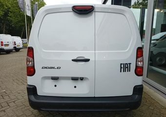 Fiat DOBLO L1 1.5 BlueHDI 100pk | GEEN BPM | 3-zits | Houten afwerking laadruimte | NAVI | Multimedia | Apple Carplay | Android Auto | DAB+ | Achteruitrijcamera | Dode hoek detectie | Parkeersensoren voor- en achter | Licht- en regensensor | Bestuurdersstoel comfort