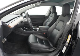 Tesla Model 3 RWD SR+ 60kWh 325PK FSD 3-Computer 18″ AutoPilot Leder PanoDak Adaptive-Cruise Lmv Camera’s Elektr.-Stuur+Stoelen+Spiegels+Geheugen+Easy-Entry+Verwarmde stoelen Park assistent PDC WIFI Lane-Assist Speed-Assist Navi LED Comfortstoelen ACC DAB Voorverwarmen