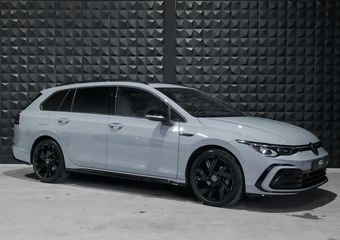 Volkswagen GOLF 1.5 eTSI R-Line | Pano | H&K | HUD | Side | Trekhaak | IQ Light | Keyless |