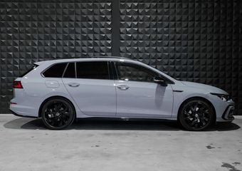 Volkswagen GOLF 1.5 eTSI R-Line | Pano | H&K | HUD | Side | Trekhaak | IQ Light | Keyless |