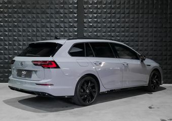 Volkswagen GOLF 1.5 eTSI R-Line | Pano | H&K | HUD | Side | Trekhaak | IQ Light | Keyless |