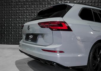 Volkswagen GOLF 1.5 eTSI R-Line | Pano | H&K | HUD | Side | Trekhaak | IQ Light | Keyless |