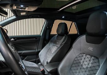 Volkswagen T-Roc 1.5 TSI R-Line Beats|Navi|ACC|Pano|Trekhaak ASCOT