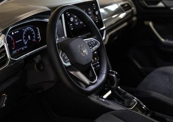 Volkswagen T-Roc 1.5 TSI Life Edition / 150pk / Achteruitrijcamera / Cruise / Apple Carplay