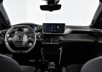 Peugeot 2008 1.2 PureTech 130 PK GT – Automaat | Dig. Cockpit | Adapt. Cruise | Elek. stoel | Stoelverw. | PDC | Camera | NAV+App. Connect | Auto. Airco | LM 17″| 6653