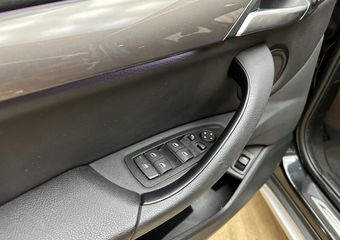 BMW X1 xDrive25e High Executive *1e Eigenaar* Leder / Adaptive LED / Navi Professional / Stoelverwarming / Camera / 18″LMV