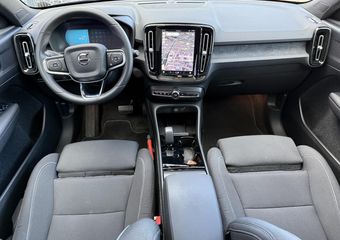 Volvo C40 Single Motor Plus 69 kWh | Blis | Adaptieve Cruise controle | Stuur + Stuur verwarming | Warmtepomp | Keyless | Camera |