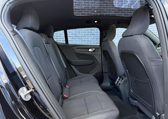 Volvo C40 Single Motor Plus 69 kWh | Blis | Adaptieve Cruise controle | Stuur + Stuur verwarming | Warmtepomp | Keyless | Camera |