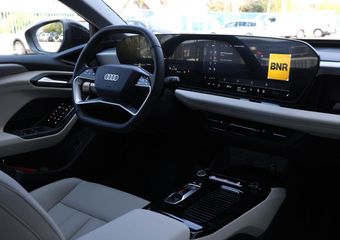 Audi A6 Avant e-tron S edition 83 kWh | Tech plus pakket | Afgevlakt stuur | Privacy glas | Matrix LED | Lederen bekleding |