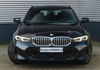 BMW 3-SERIE Touring 330i M-Sport – Trekhaak – ACC – Hifi – Camera – M Sport Remmen Blauw