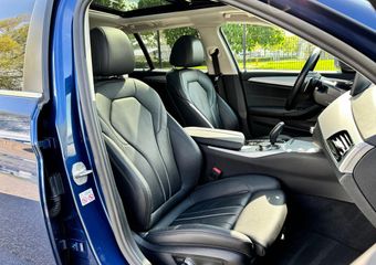 BMW 5-SERIE Touring 530e Business Edition Plus | Head Up | Pano | Laser | 360°