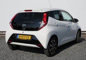 Toyota AYGO 1.0 VVT-i x-joy 1e Eigenaar, Dealer onderhouden, Achteruitrijcamera en LM-Velgen
