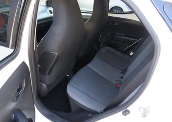 Toyota AYGO 1.0 VVT-i x-joy 1e Eigenaar, Dealer onderhouden, Achteruitrijcamera en LM-Velgen