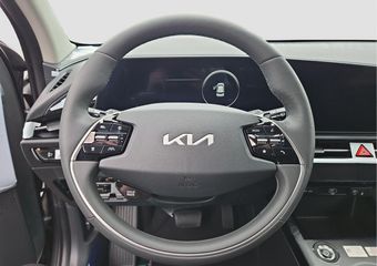KIA e-Niro EV Air 64.8 kWh | NIEUWE AUTO | SNEL RIJDEN! | Parkeercamera | Navigatie | Climatronic | AndroidAuto / Apple Carplay | Leder |