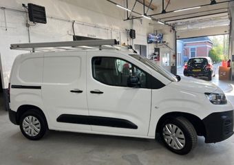 Citroen BERLINGO 1.5 BLUEHDI Club, Bluetooth, Crs.Control, Trekhaak, Schuifdeur