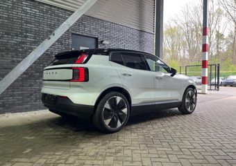 Volvo EX30 Single Motor Extended Range Ultra 69 kWh | Stoel+Stuurverwarming | 20 Inch | Getint Glas | Panoramadak | harman/kardon