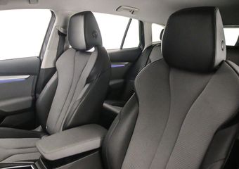 Skoda Enyaq iV 80 204pk Automaat Warmtepomp, Achteruitrijcamera, Adaptive cruise control, Navigatie, Elektrische achterklep, Stuurwiel verwarmd, Parkeersensoren, Stoelverwarming