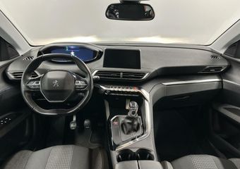 Peugeot 3008 1.2 PureTech Allure NAVI TREKHAAK CARPLAY
