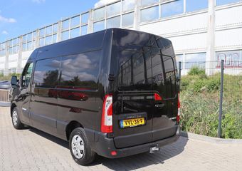 Renault MASTER T35 2.3 dCi 135 L2H2 Work Edition Airco / Navigatie/  Bluetooth / Trekhaak / Vloerplaat / Wand en Lat om Lat Betimmering Laadruimte