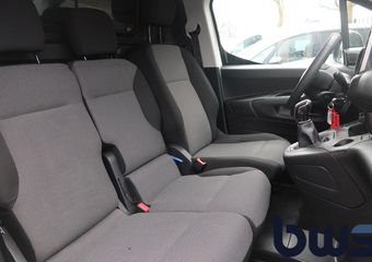 Citroen BERLINGO 1.5 BlueHDI Club PDC / Navi / Cruise / Carplay / NL auto / 3 zits