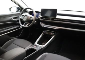 Jeep Avenger Altitude 54 kWh | Navigatie | Camera | Adaptive Cruise Control | Zwart dak | Keyless | Electrische achterklep | Draadloze telefoonlader | Bluetooth
