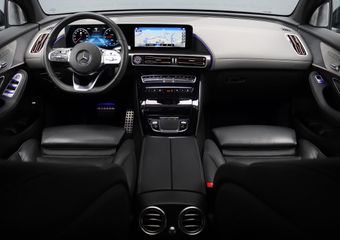 Mercedes-Benz EQC 400 4MATIC AMG Line Premium+ 80 kWh | ex BTW ¤ 34.000,- | Schuifdak | Distronic+ | Memory | Surround Camera | HUD | Leder | Trekhaak | Keyless Go | Augmented Reality | Rijassistentiepakket |