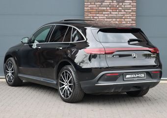 Mercedes-Benz EQC 400 4MATIC AMG Line Premium+ 80 kWh | ex BTW ¤ 34.000,- | Schuifdak | Distronic+ | Memory | Surround Camera | HUD | Leder | Trekhaak | Keyless Go | Augmented Reality | Rijassistentiepakket |