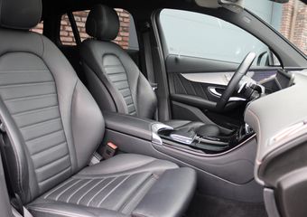 Mercedes-Benz EQC 400 4MATIC AMG Line Premium+ 80 kWh | ex BTW ¤ 34.000,- | Schuifdak | Distronic+ | Memory | Surround Camera | HUD | Leder | Trekhaak | Keyless Go | Augmented Reality | Rijassistentiepakket |
