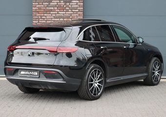 Mercedes-Benz EQC 400 4MATIC AMG Line Premium+ 80 kWh | ex BTW ¤ 34.000,- | Schuifdak | Distronic+ | Memory | Surround Camera | HUD | Leder | Trekhaak | Keyless Go | Augmented Reality | Rijassistentiepakket |