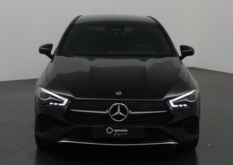 Mercedes-Benz CLA-KLASSE 180 Shooting Brake 180 Star Edition Luxury Line | Panoramaschuifdak | donkergetint glas | Parkeerassistent PARKTRONIC | Sfeerverlichting |