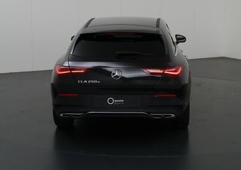 Mercedes-Benz CLA-KLASSE 180 Shooting Brake 180 Star Edition Luxury Line | Panoramaschuifdak | donkergetint glas | Parkeerassistent PARKTRONIC | Sfeerverlichting |