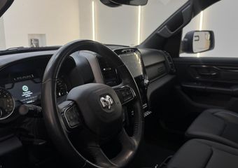 Dodge RAM PICKUP 1500 5.7 V8 4×4 Crew Cab Big Horn 6 ZITS!