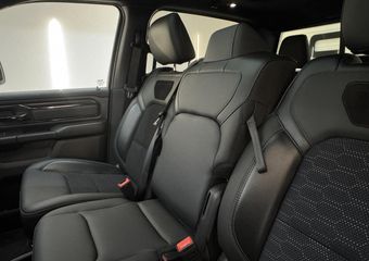 Dodge RAM PICKUP 1500 5.7 V8 4×4 Crew Cab Big Horn 6 ZITS!
