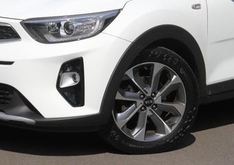 KIA Stonic 1.0 T-GDi DynamicLine / Van 1e eigenaar / Airco / Navigatie / Achteruitrijcamera / Zwart metallic dak / enz.