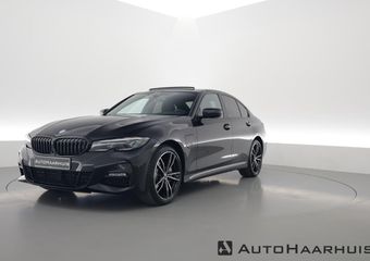 BMW 3-SERIE 330e xDrive M Sport | HUD | Schuif-/kanteldak | Camera | Keyless | 19” | Dodehoekdet.