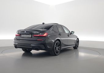 BMW 3-SERIE 330e xDrive M Sport | HUD | Schuif-/kanteldak | Camera | Keyless | 19” | Dodehoekdet.