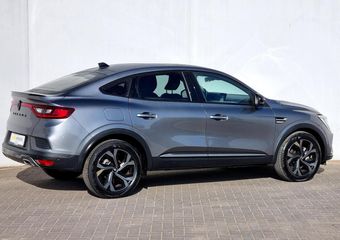 Renault Arkana 1.6 E-Tech hybrid 145 E-Tech engineered Automaat / Bose Audio / Lederen/Alcantara Bekleding / Cruise Control Adaptief / Dodehoekdetectie