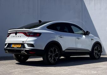 Renault Arkana 1.6 E-Tech hybrid 145 E-Tech engineered Automaat / Dealer onderhouden / Schuif-kanteldak / Stuur- en stoelverwarming / Navigatie groot scherm / Parkeerassistent / Apple Carplay Android Auto / 18″ LM wielen /