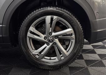 Volkswagen T-Roc 1.0 TSI R-Line Half leder, Camera, Apple carplay, Virtual desk, Cruise control adaptief, Massage stoelen