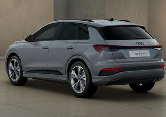 Audi Q4 e-tron 45 quattro S Edition 82 kWh panoramadak, adaptive cruise control, achteruitrijcamera, optiek pakket zwart plus, privacy glass, comfort pakket