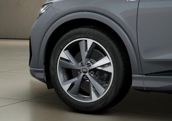 Audi Q4 e-tron 45 quattro S Edition 82 kWh panoramadak, adaptive cruise control, achteruitrijcamera, optiek pakket zwart plus, privacy glass, comfort pakket