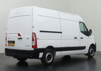 Renault MASTER 2.3DCi 135PK L2H2 | Navigatie | Camera | Betimmering | 3-Persoons | Trekhaak